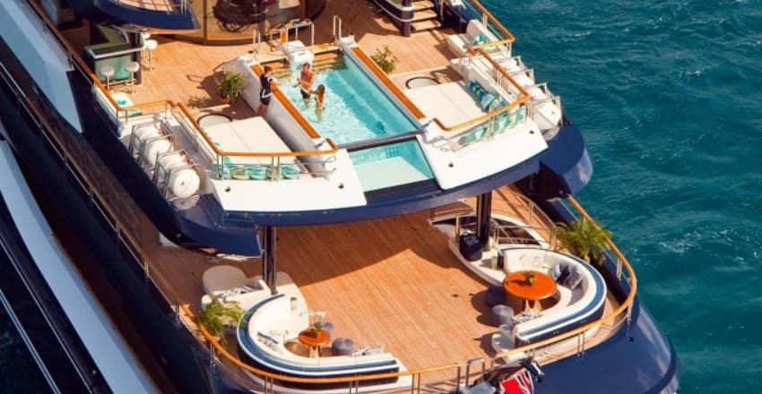 Gold's Yacht 4
